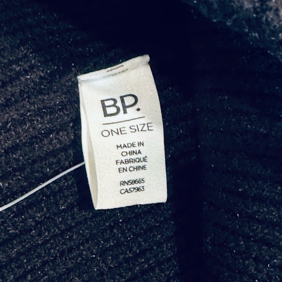 Black & Gold Metallic Soft Acrylic Knit Beanie OS - Picture 5 of 5